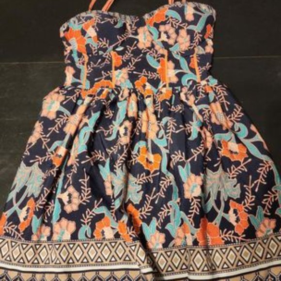 Flowy Spring Dress - Picture 3 of 4